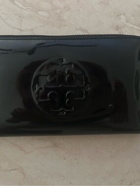Black patent leather Tory Burch wallet